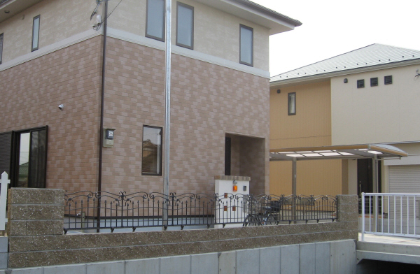 鋳物フェンスを使った囲い　栗東市Ｎ様邸