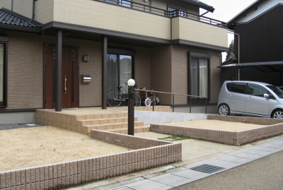 新築のときにつくったブロックの囲い　土山町Ｔ様邸